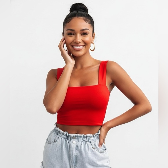 Square-Neck Essential Crop Top - Picture 10 of 14